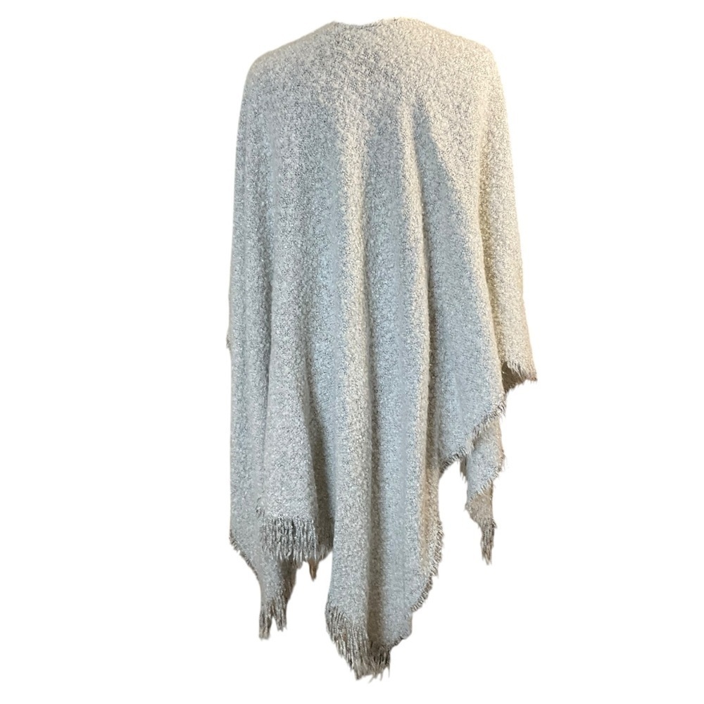 Isaac Mizrahi New York Gray Boucle Fringe Shawl Wrap - Picture 4 of 7